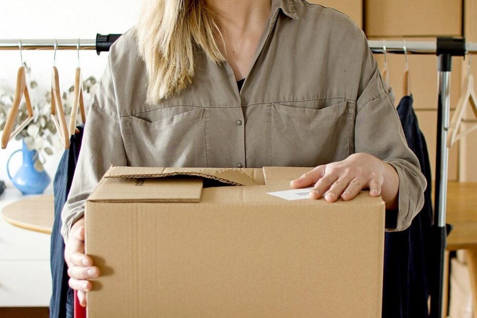 Caixas de pacotes prontas para envio, ilustrando se dropshipping vale a pena